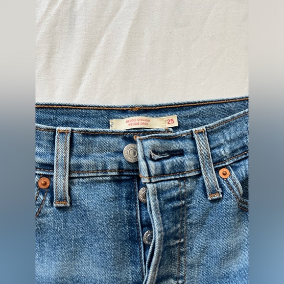 Levi’s Wedgie Straight Jeans - Picture 2 of 4